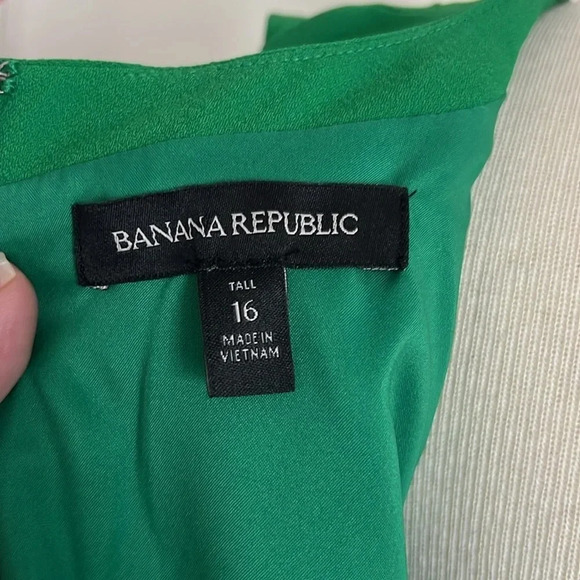 Banana Republic Kelly Green Sleeveless Sheath Style Lined Dress - Gently Used - Picture 6 of 10